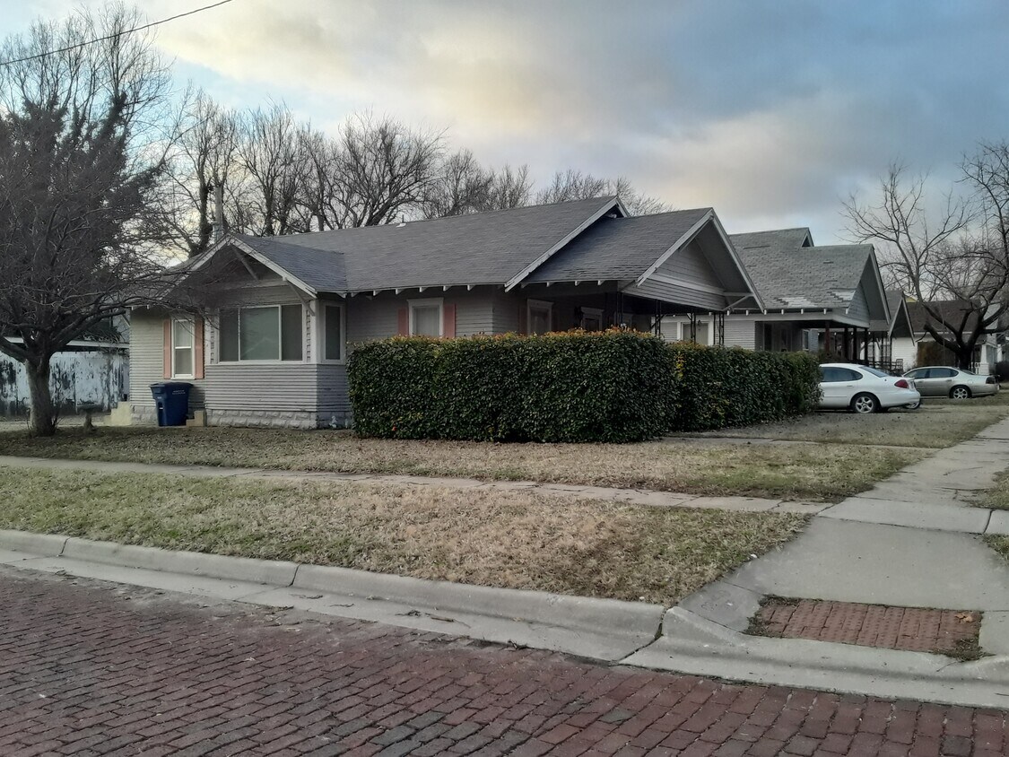 1035 Dearborn St, Augusta, KS 67010 House Rental in Augusta, KS