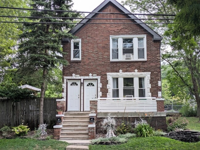 Building Photo - 228 Ashland St