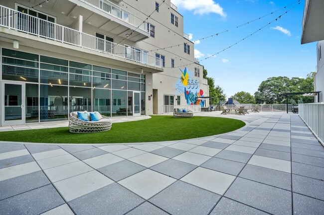 Building Photo - 555 Boulevard