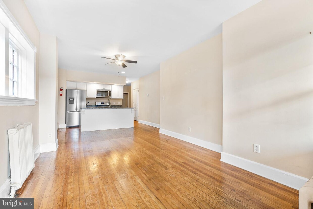 Primary Photo - 921 N Van Buren St