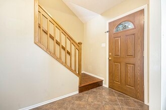 Building Photo - 302 Lochnell Dr