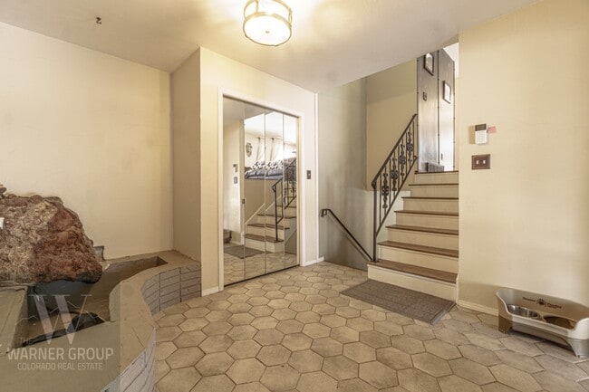 Building Photo - 3295 Parade Cir E