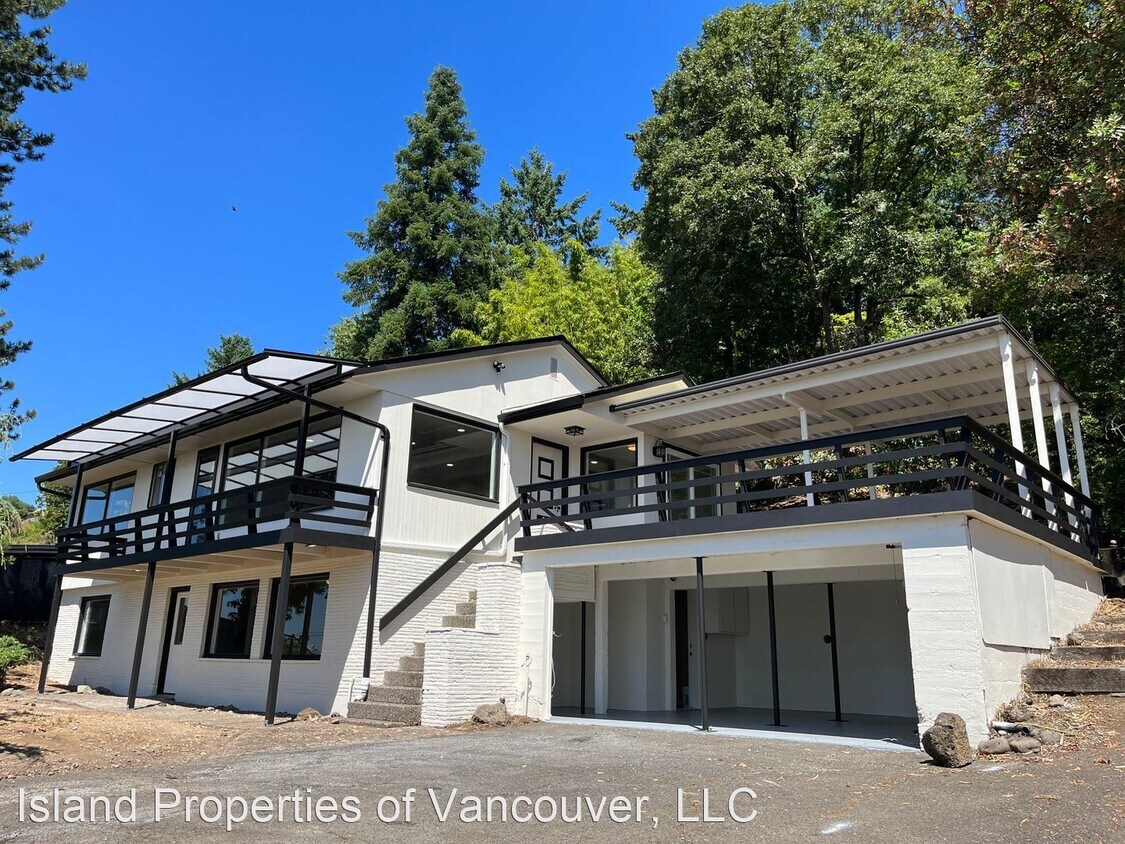 Primary Photo - 4 br, 2 bath House - 6010 E Evergreen Blvd