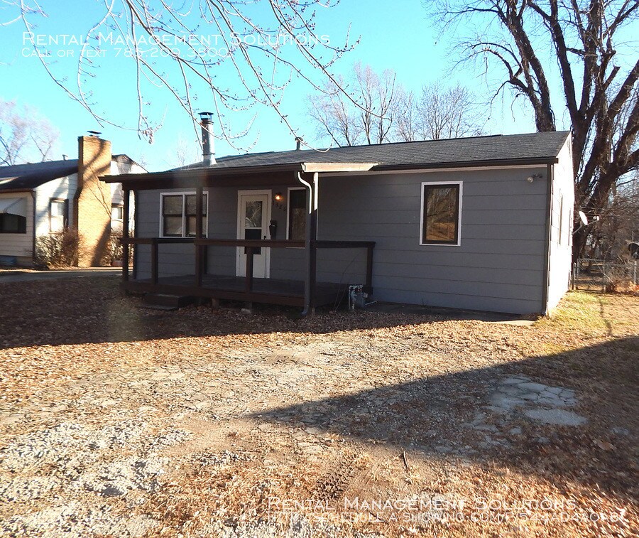 1326 NE Oakland Ave, Topeka, KS 66616 House for Rent in Topeka, KS