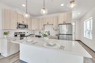 Building Photo - Broadway Lofts and Townhomes