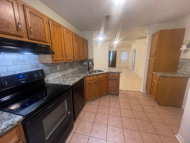 Foto del edificio - Southern Hills Charmer! Come see today!