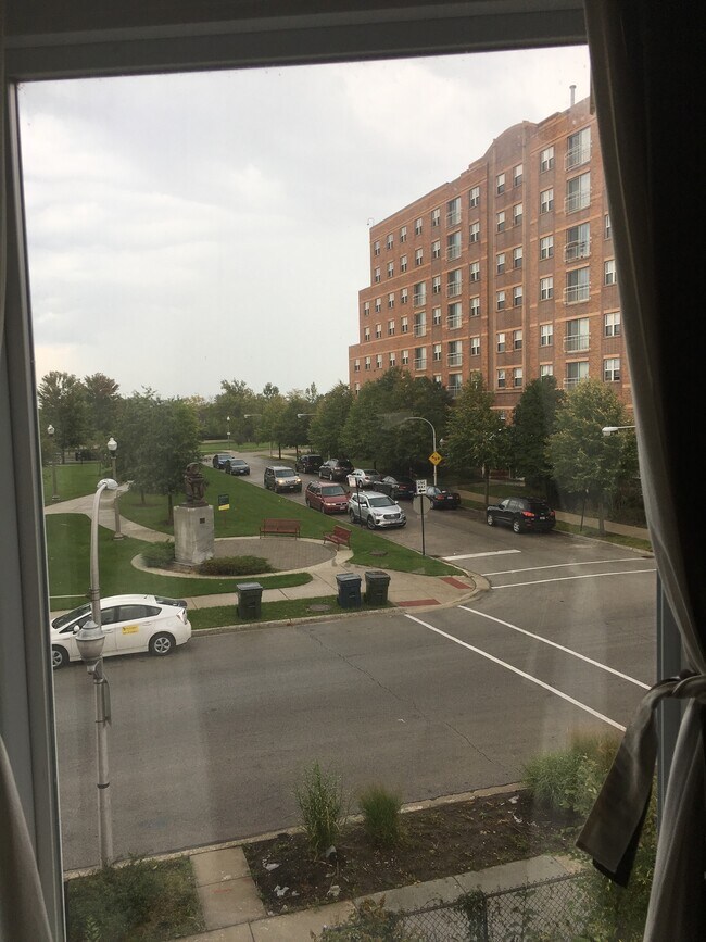 Foto del edificio - 4106 S Lake Park Ave