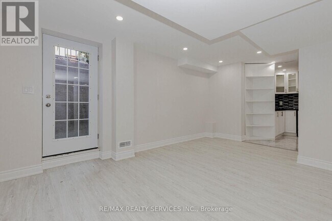 Building Photo - 50 Amboise Crescent