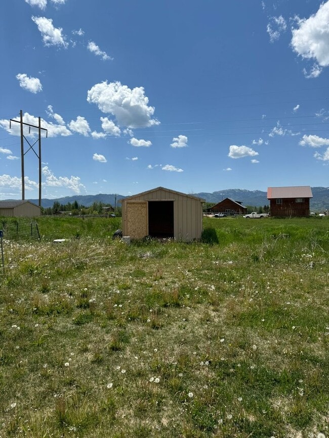 Building Photo - Beautiful Cabin in Victor