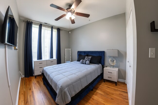 Foto del edificio - 307 E 25th St