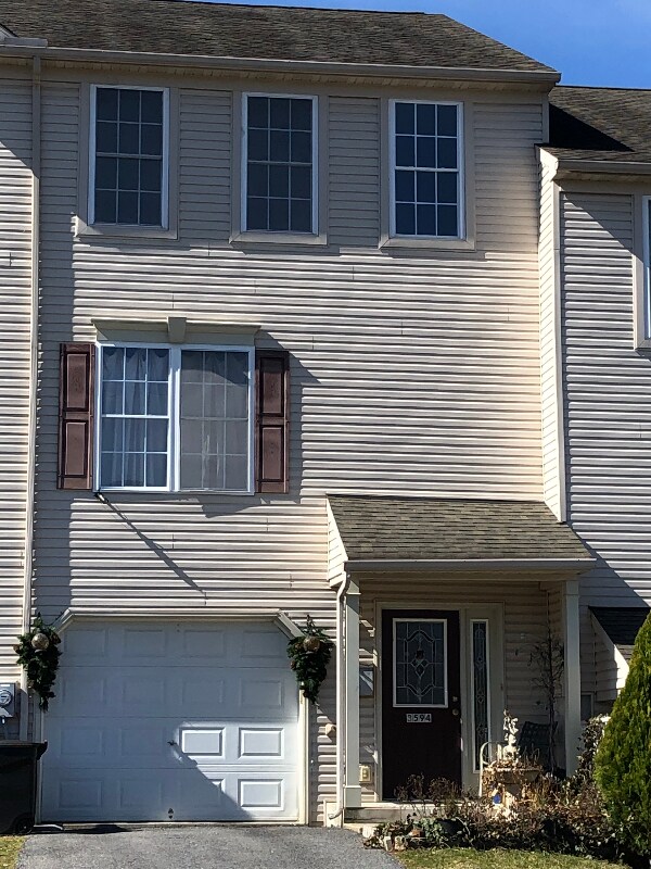 Primary Photo - 3594 Hawthorne St