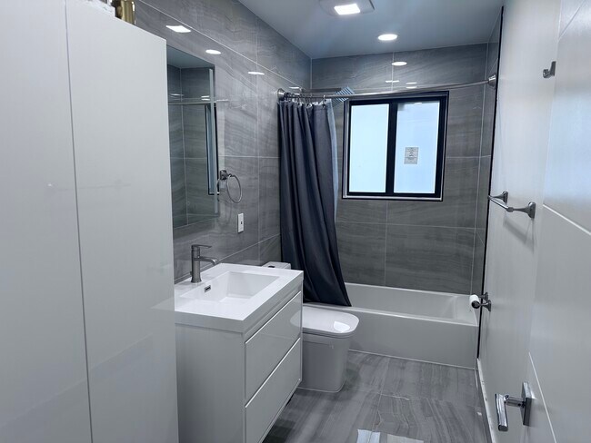 Foto del edificio - 2525 NE 214th St