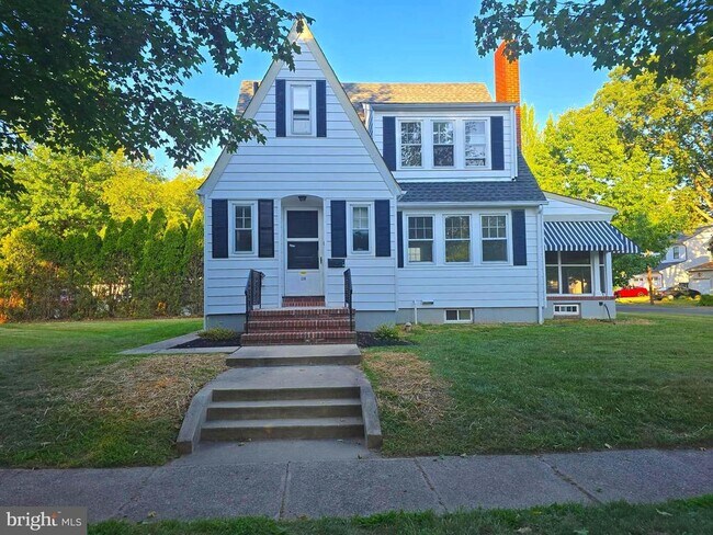 Foto del edificio - 130 Crescent Ave