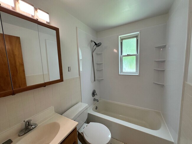 Foto del edificio - Homestead / Munhall - 2+ BR Single Family ...