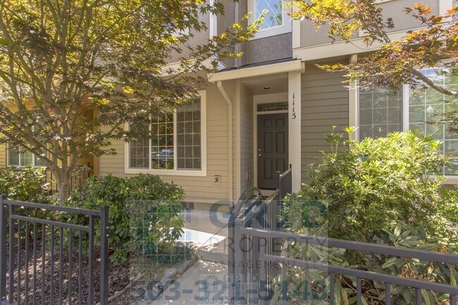 Foto del edificio - Spacious 3 Bedroom, 2.5 Bath Townhome Available in Hillsboro - 2 Car Garage!
