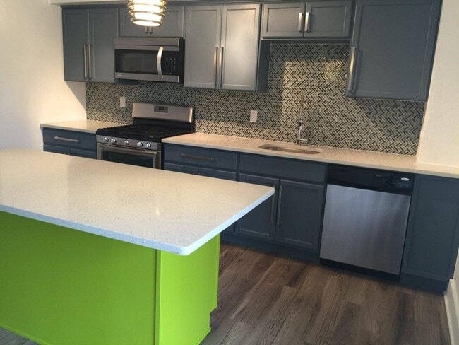 Photo - Modern 4 Bedroom, 2 Bathroom Rental in Sou... House