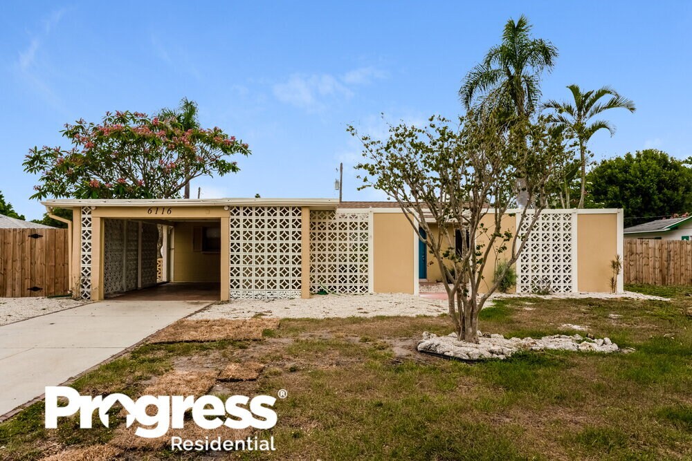 Foto principal - 6116 8th Ave Dr W