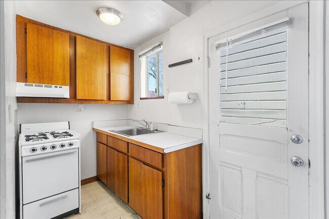 Foto del edificio - 3249 Encinal Ave