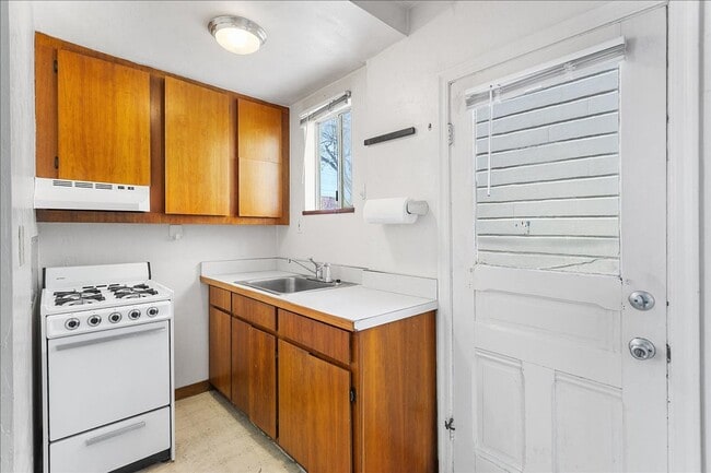 Building Photo - 3249 Encinal Ave