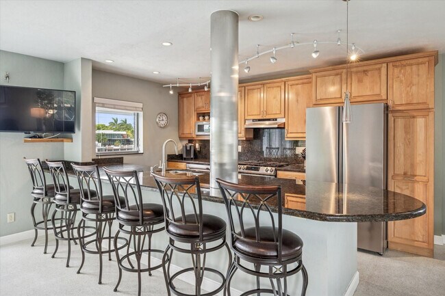 Foto del edificio - 561 Bayshore Dr