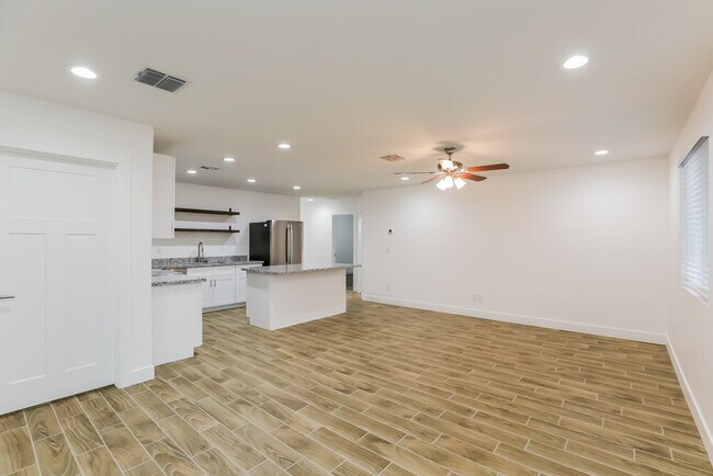 Foto del edificio - 5919 S 12th Ln