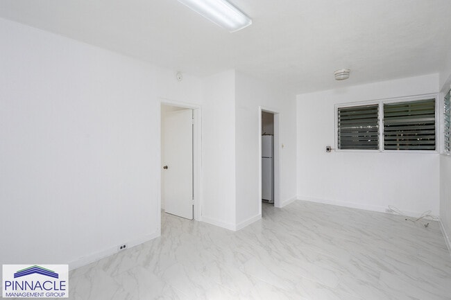 Building Photo - 1115-C Hassinger St #2