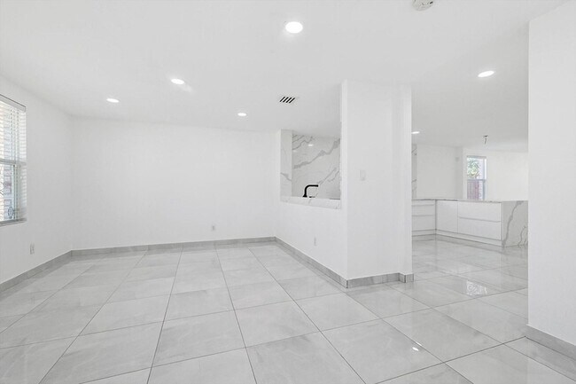 Building Photo - 13242 Ambrose Dr