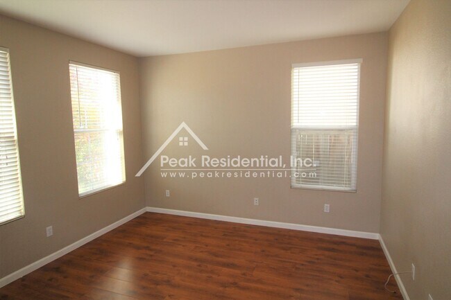 Building Photo - Spacious North Natomas 3bd/2.5ba Home with...