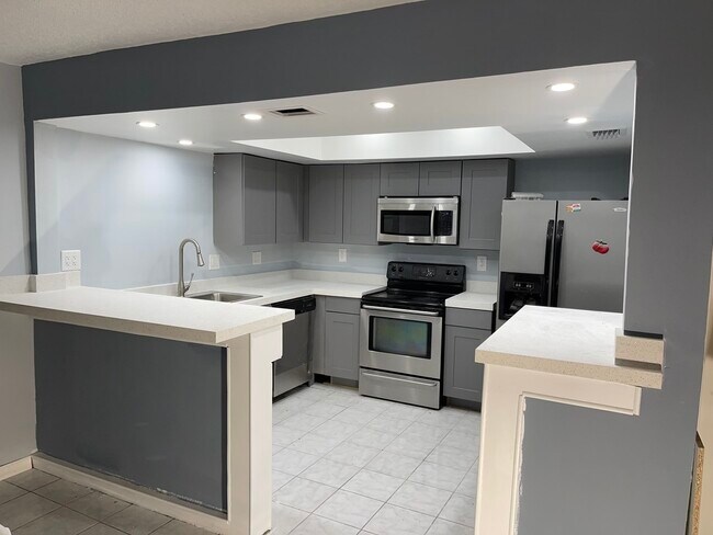 Foto del edificio - 8011 SW 6th Ct