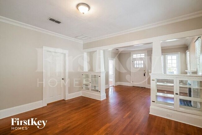 Foto del edificio - 2111 Myra St