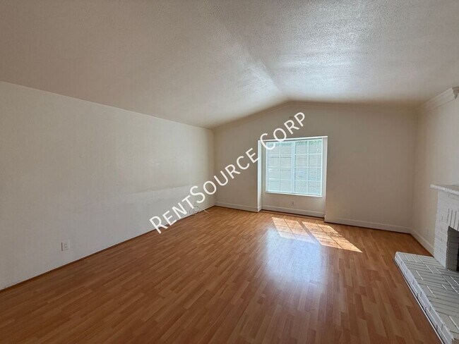 Foto del edificio - 37516 Lilacview Ave