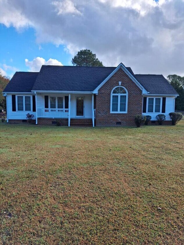 Foto principal - 3 Bedroom 2 Bath Ranch