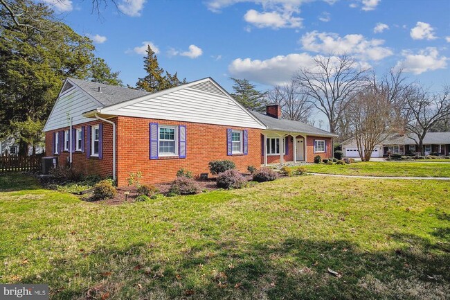 Building Photo - 532 Trippe Ave