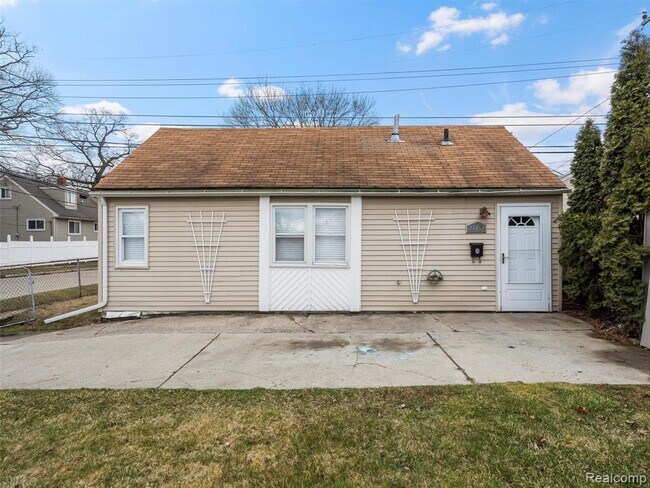 Foto del edificio - 23462 Carlisle Ave