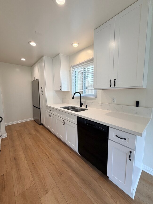 Building Photo - Westcliff