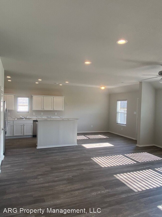 Foto del edificio - 4 br, 2 bath House - 1002 Spring Grove Road