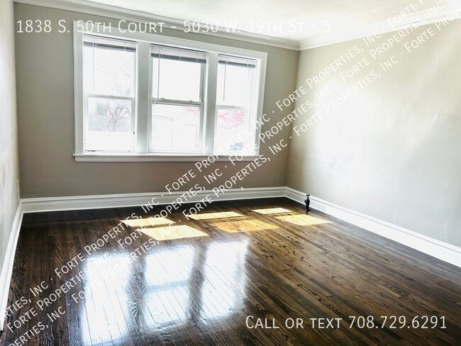 Building Photo - Studio Apartment