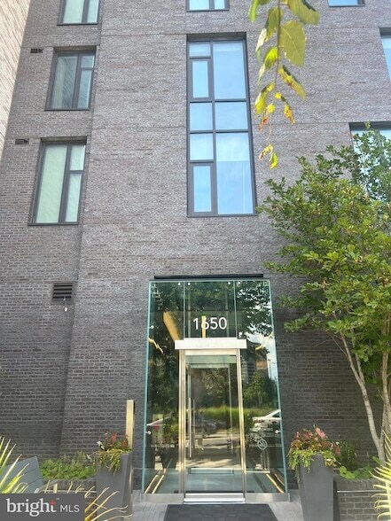 Building Photo - 1650 Silver Hill Dr