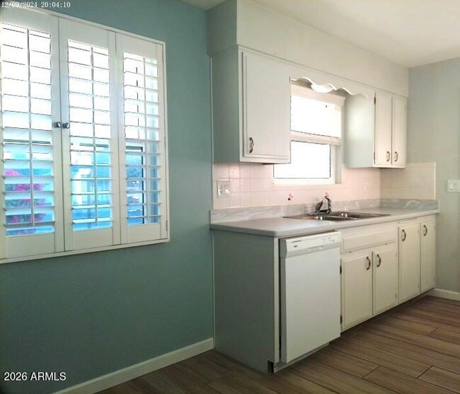 Building Photo - 11644 N Balboa Dr