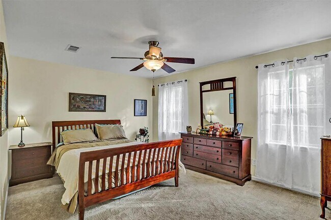 Foto del edificio - 780 Whippoorwill Dr