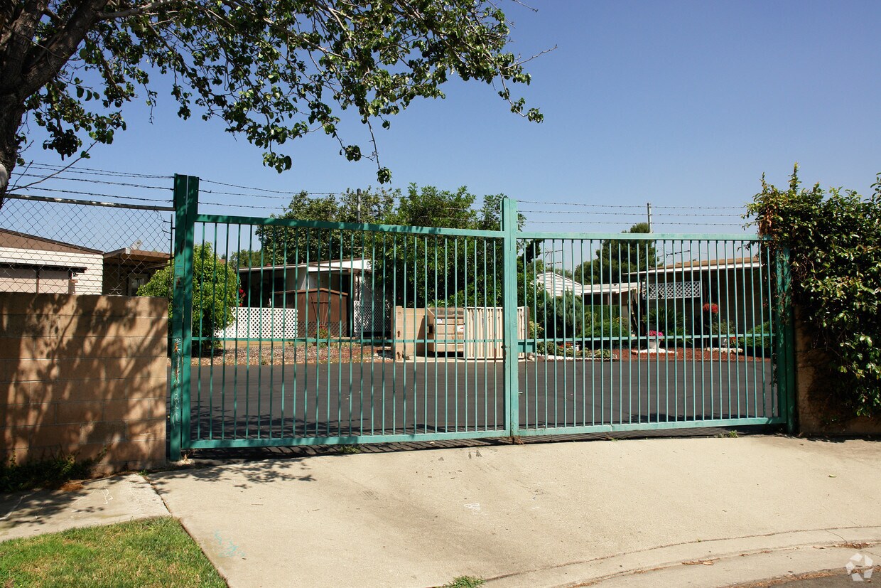 Building Photo - Fernwood