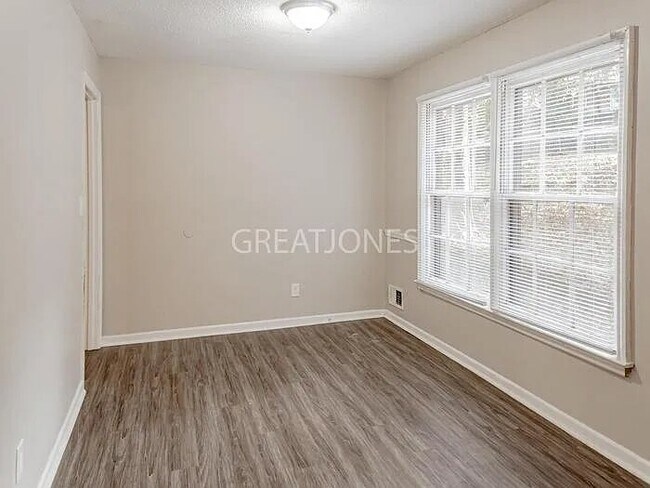 Foto del edificio - 1120 Womrath Rd