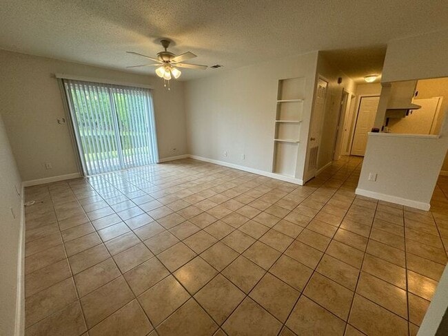 Building Photo - Gulf Breeze - Greenbriar Estates - 2 bedro...