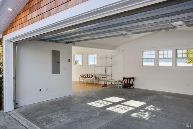 Building Photo - 386 Greenwood Beach Rd
