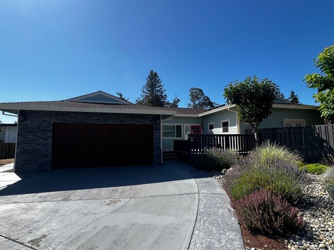 Foto del edificio - Remodeled Single Story 3 Bedroom/2 Bathroo...