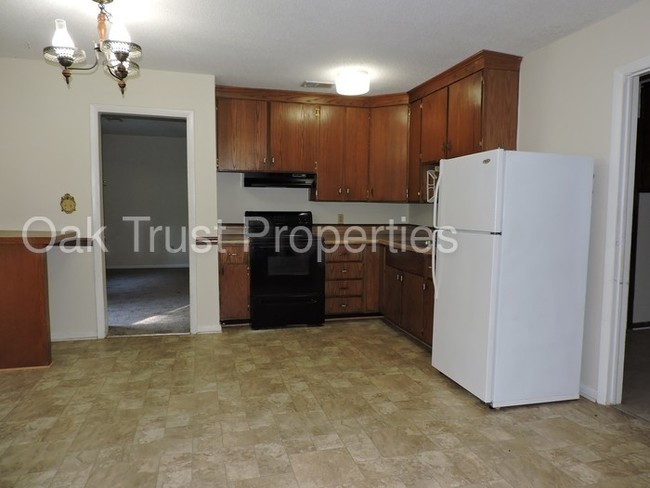 Building Photo - Sprucewood