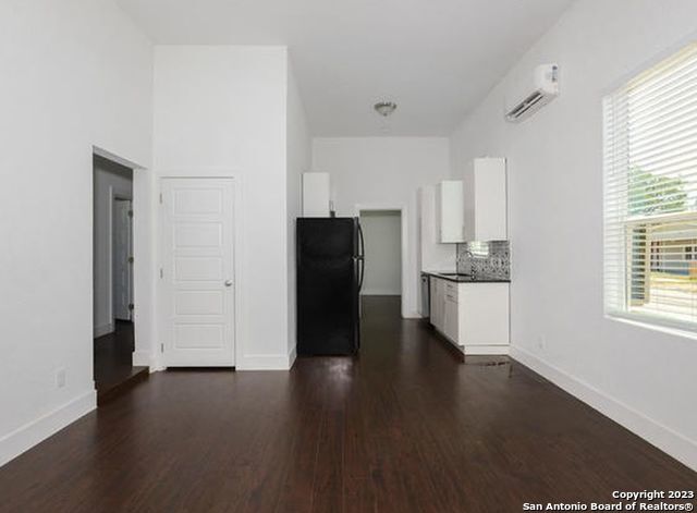 Building Photo - 432 S Olive, 1