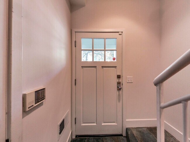 Building Photo - Updated, Multi-Level 3BD/3BA Single Family...