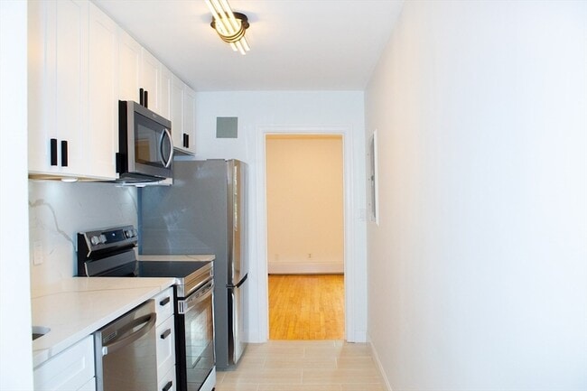 Building Photo - 33 Hammond Pond Pkwy