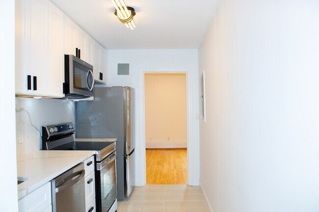 Photo - 33 Hammond Pond Pkwy Apartment